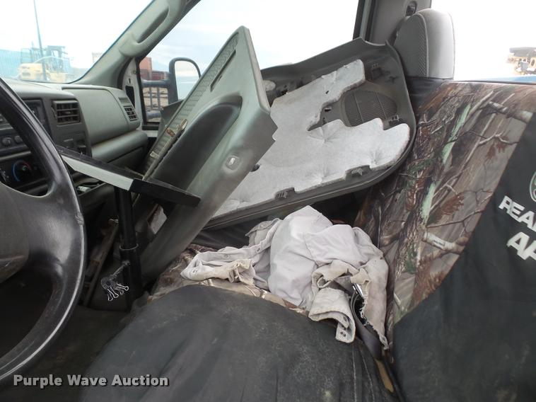 image for item DB0685 2003 Ford F550 truck cab and chassis