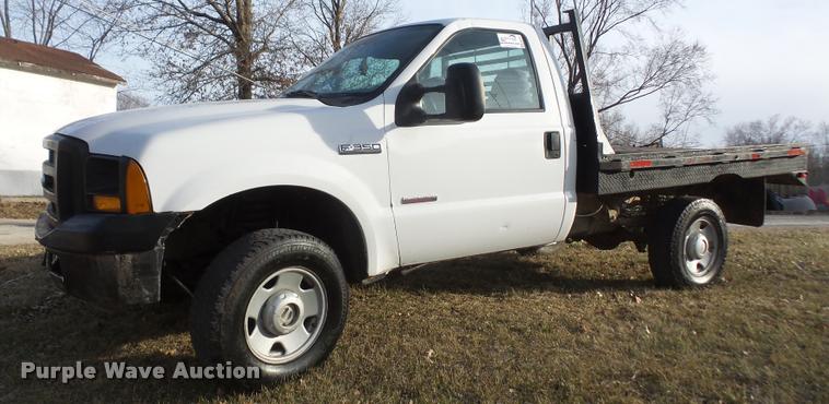image for item DB0729 2007 Ford F350 Super Duty flatbed pickup truck