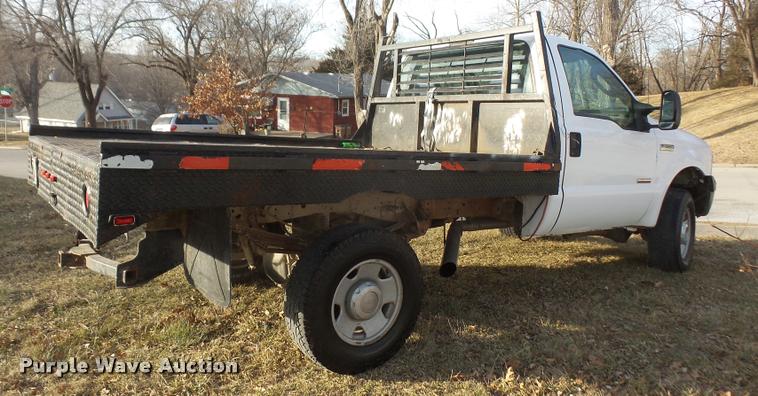 image for item DB0729 2007 Ford F350 Super Duty flatbed pickup truck