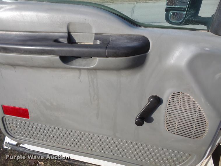 image for item DB0729 2007 Ford F350 Super Duty flatbed pickup truck