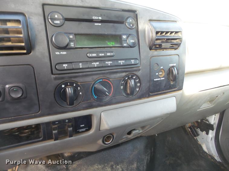 image for item DB0729 2007 Ford F350 Super Duty flatbed pickup truck