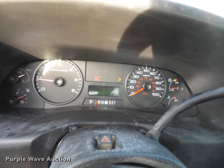 image for item DB0729 2007 Ford F350 Super Duty flatbed pickup truck