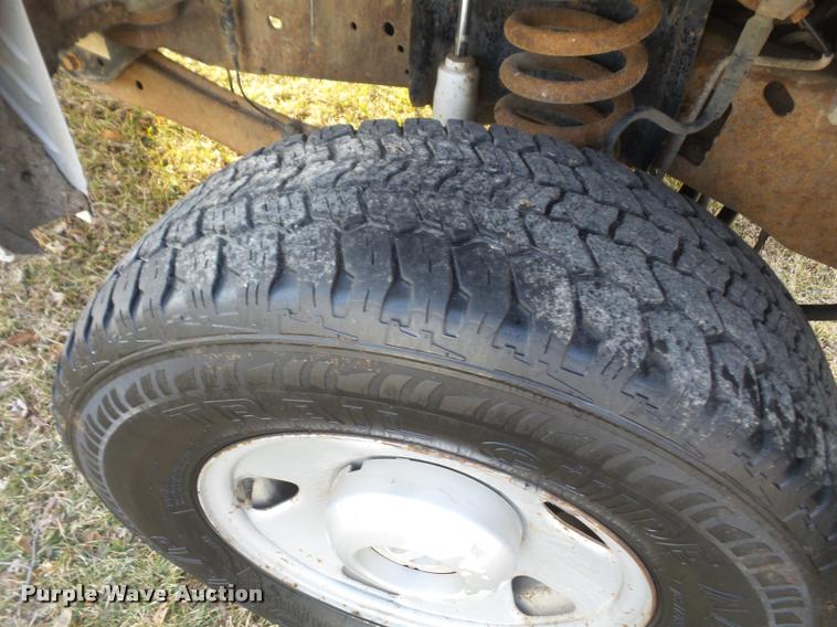 image for item DB0729 2007 Ford F350 Super Duty flatbed pickup truck