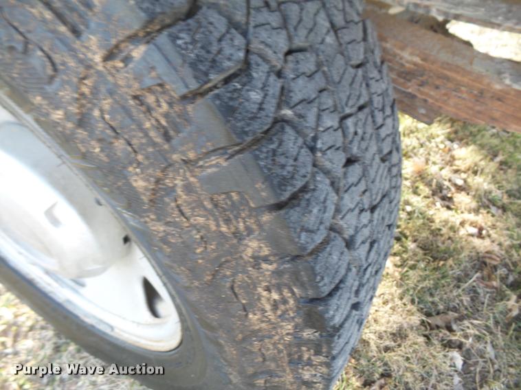 image for item DB0729 2007 Ford F350 Super Duty flatbed pickup truck