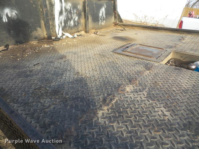 image for item DB0729 2007 Ford F350 Super Duty flatbed pickup truck