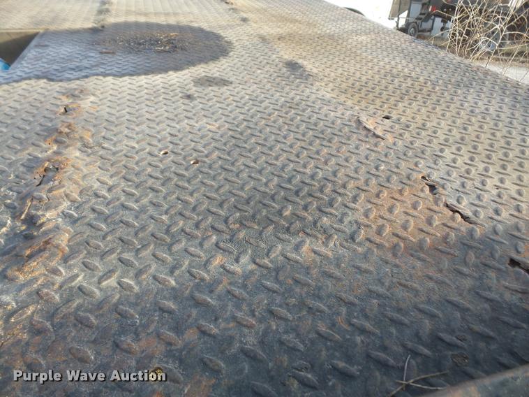 image for item DB0729 2007 Ford F350 Super Duty flatbed pickup truck