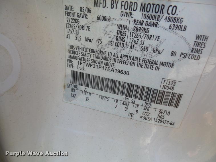 image for item DB0729 2007 Ford F350 Super Duty flatbed pickup truck