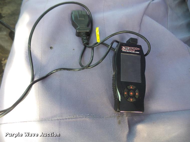 image for item DB0729 2007 Ford F350 Super Duty flatbed pickup truck