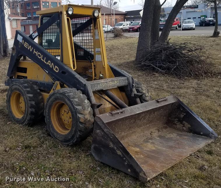 image for item DB1511 New Holland L553 skid steer