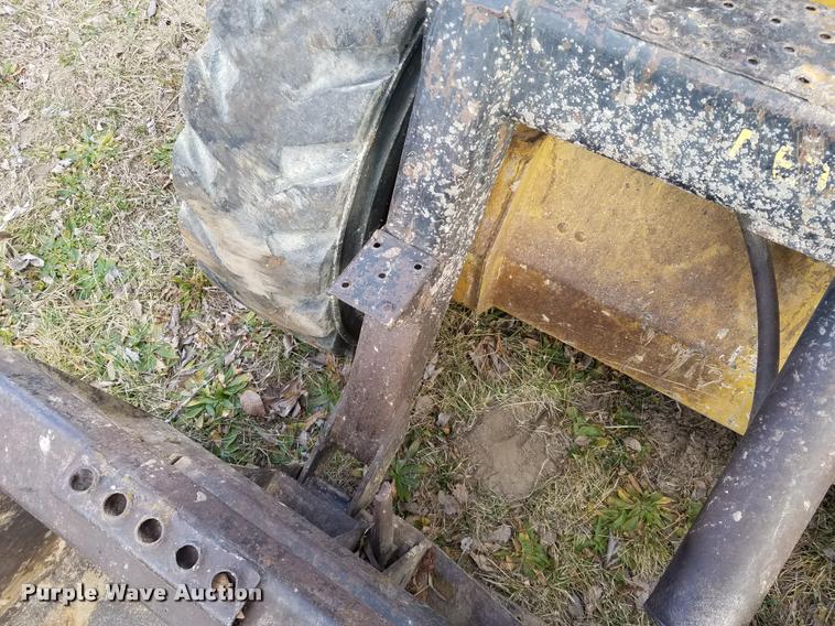 image for item DB1511 New Holland L553 skid steer