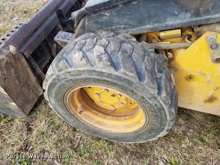 image for item DB1511 New Holland L553 skid steer