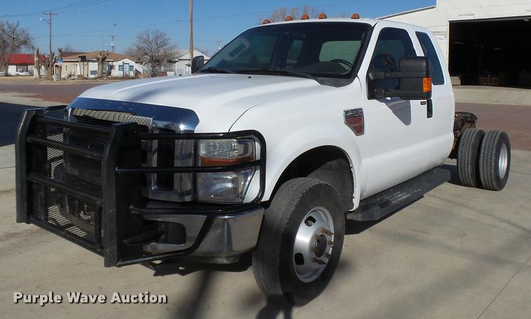 image for item DB1885 2008 Ford F350 Super Duty XLT SuperCab pickup truck cab and chassis