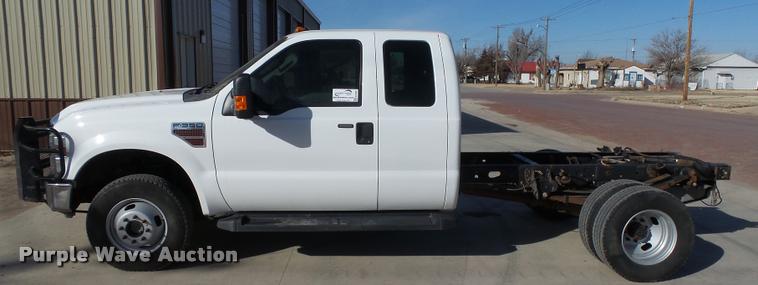 image for item DB1885 2008 Ford F350 Super Duty XLT SuperCab pickup truck cab and chassis