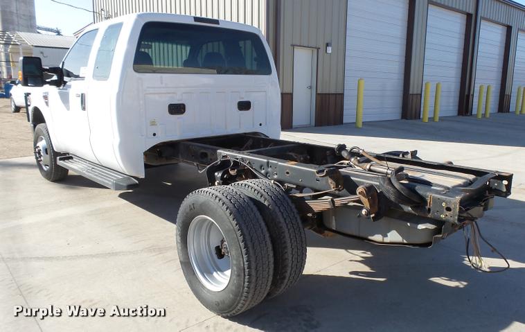 image for item DB1885 2008 Ford F350 Super Duty XLT SuperCab pickup truck cab and chassis