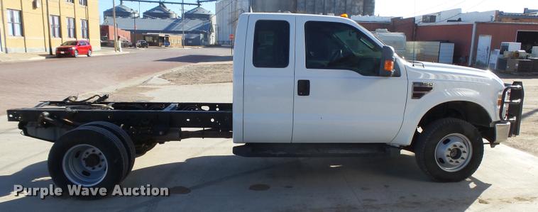 image for item DB1885 2008 Ford F350 Super Duty XLT SuperCab pickup truck cab and chassis