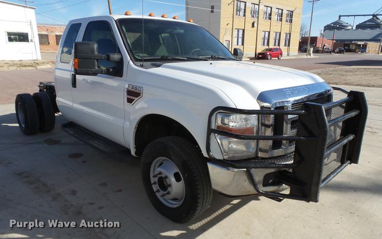 image for item DB1885 2008 Ford F350 Super Duty XLT SuperCab pickup truck cab and chassis