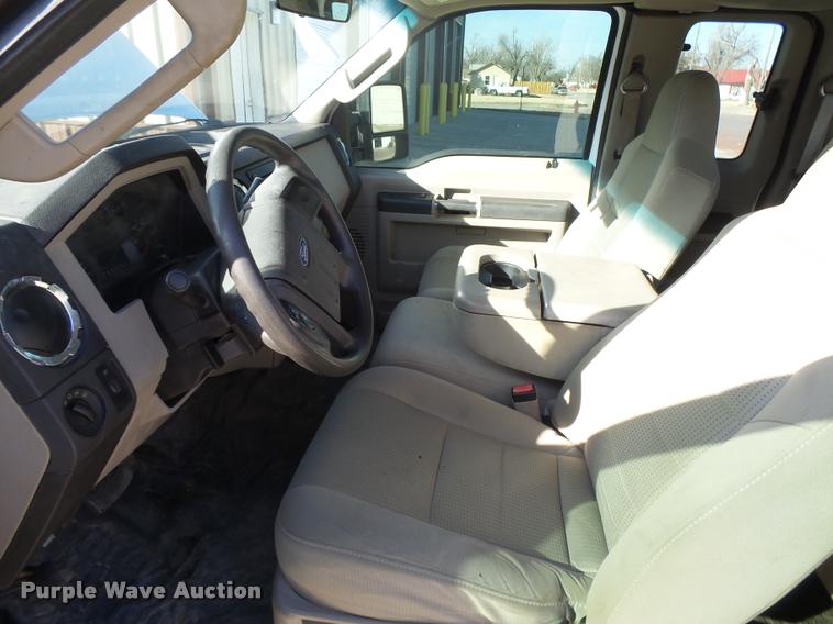 image for item DB1885 2008 Ford F350 Super Duty XLT SuperCab pickup truck cab and chassis