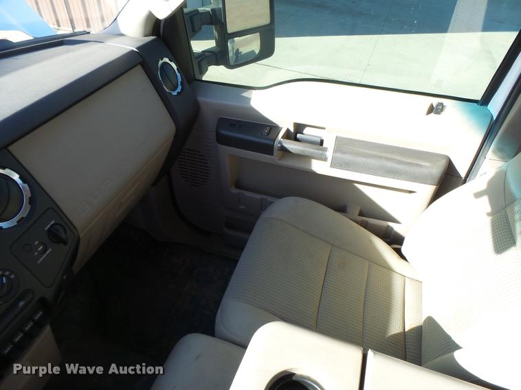 image for item DB1885 2008 Ford F350 Super Duty XLT SuperCab pickup truck cab and chassis