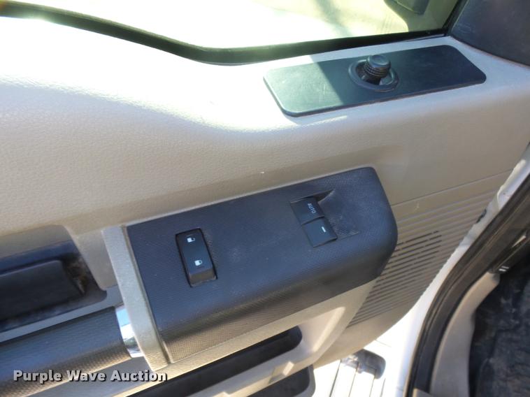 image for item DB1885 2008 Ford F350 Super Duty XLT SuperCab pickup truck cab and chassis