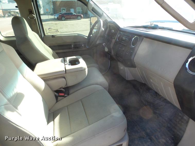image for item DB1885 2008 Ford F350 Super Duty XLT SuperCab pickup truck cab and chassis