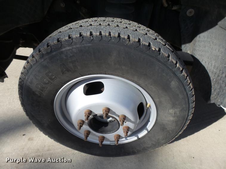 image for item DB1885 2008 Ford F350 Super Duty XLT SuperCab pickup truck cab and chassis