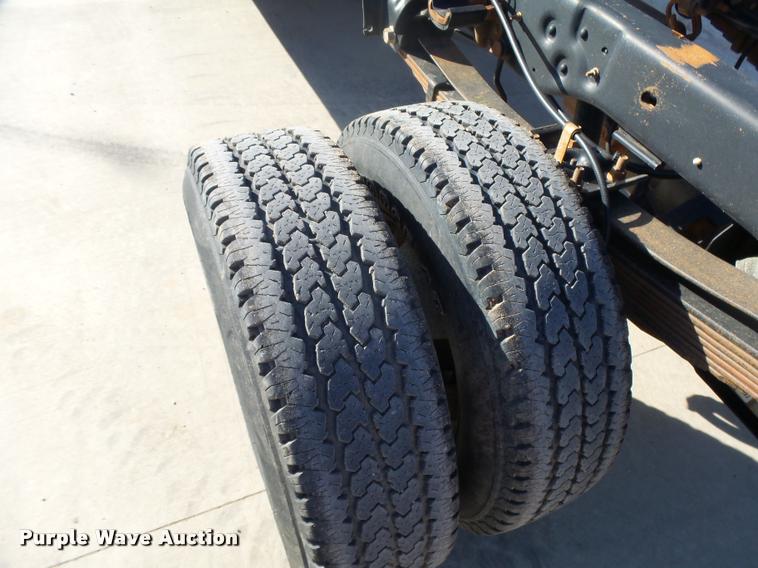 image for item DB1885 2008 Ford F350 Super Duty XLT SuperCab pickup truck cab and chassis