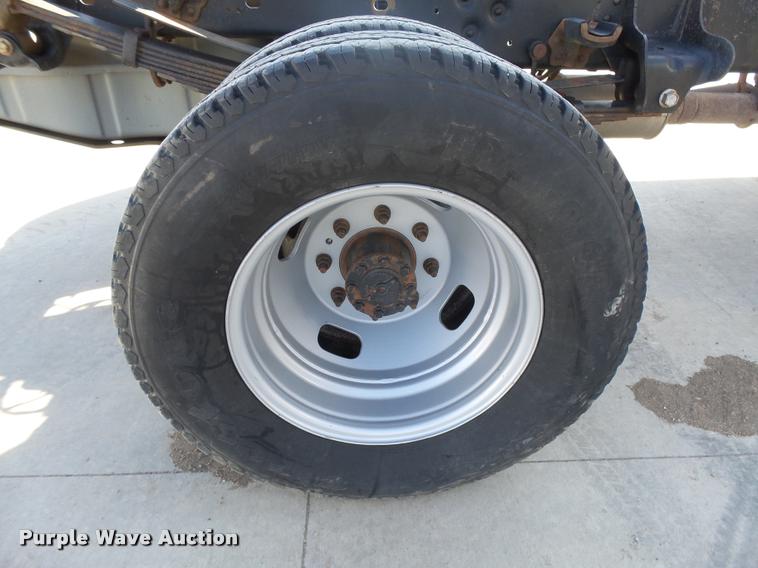 image for item DB1885 2008 Ford F350 Super Duty XLT SuperCab pickup truck cab and chassis