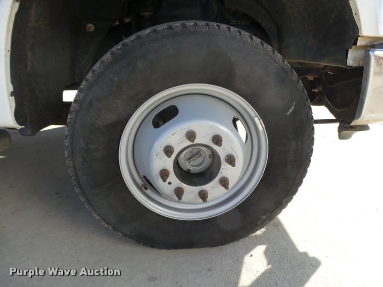 image for item DB1885 2008 Ford F350 Super Duty XLT SuperCab pickup truck cab and chassis