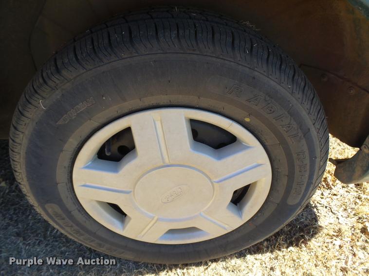 image for item DB1930 2003 Ford Windstar van