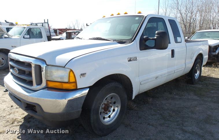image for item DB2336 2001 Ford F250 Super Duty SuperCab pickup truck