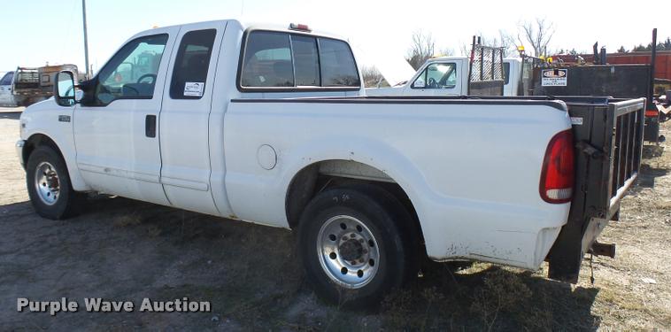 image for item DB2336 2001 Ford F250 Super Duty SuperCab pickup truck