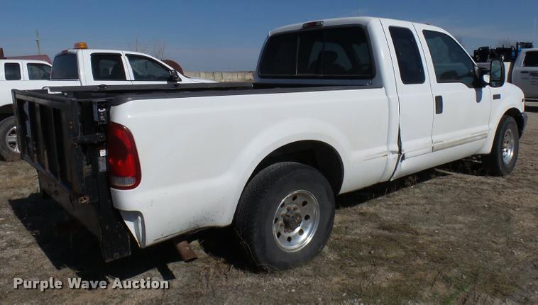 image for item DB2336 2001 Ford F250 Super Duty SuperCab pickup truck