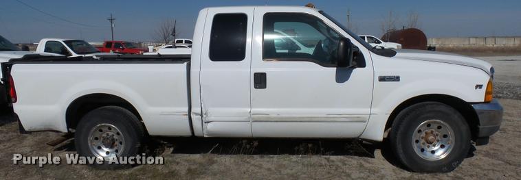 image for item DB2336 2001 Ford F250 Super Duty SuperCab pickup truck
