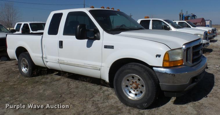 image for item DB2336 2001 Ford F250 Super Duty SuperCab pickup truck