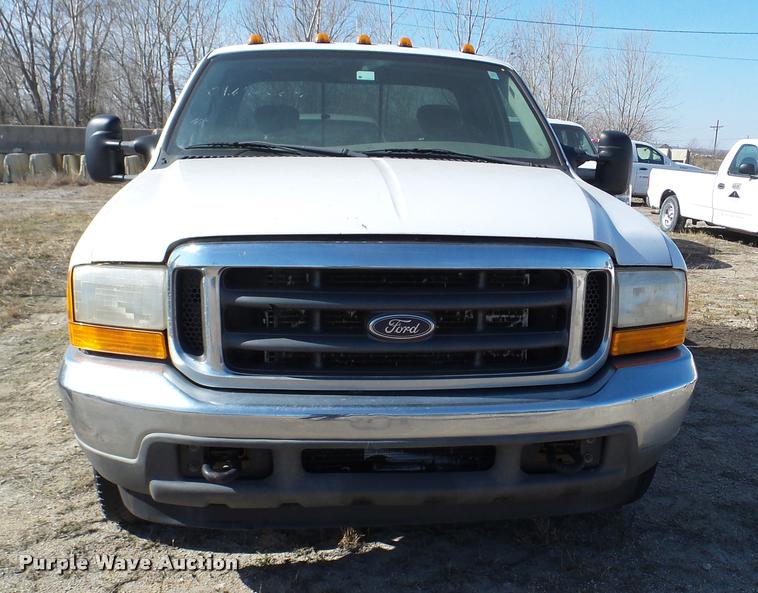 image for item DB2336 2001 Ford F250 Super Duty SuperCab pickup truck