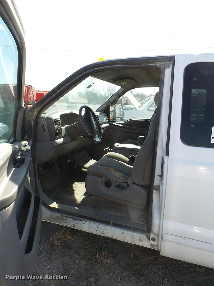 image for item DB2336 2001 Ford F250 Super Duty SuperCab pickup truck