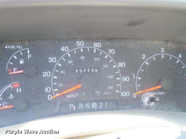 image for item DB2336 2001 Ford F250 Super Duty SuperCab pickup truck