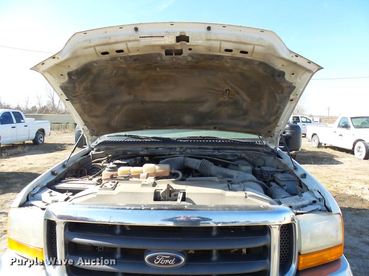 image for item DB2336 2001 Ford F250 Super Duty SuperCab pickup truck