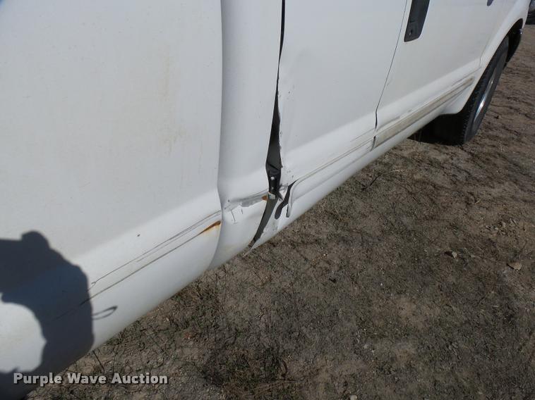 image for item DB2336 2001 Ford F250 Super Duty SuperCab pickup truck