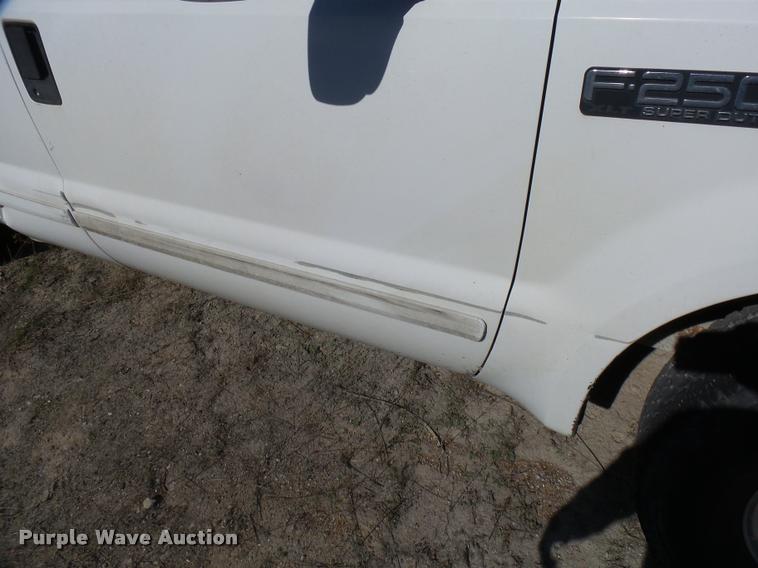 image for item DB2336 2001 Ford F250 Super Duty SuperCab pickup truck