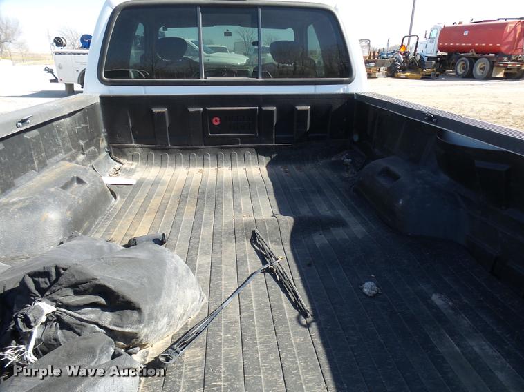 image for item DB2336 2001 Ford F250 Super Duty SuperCab pickup truck