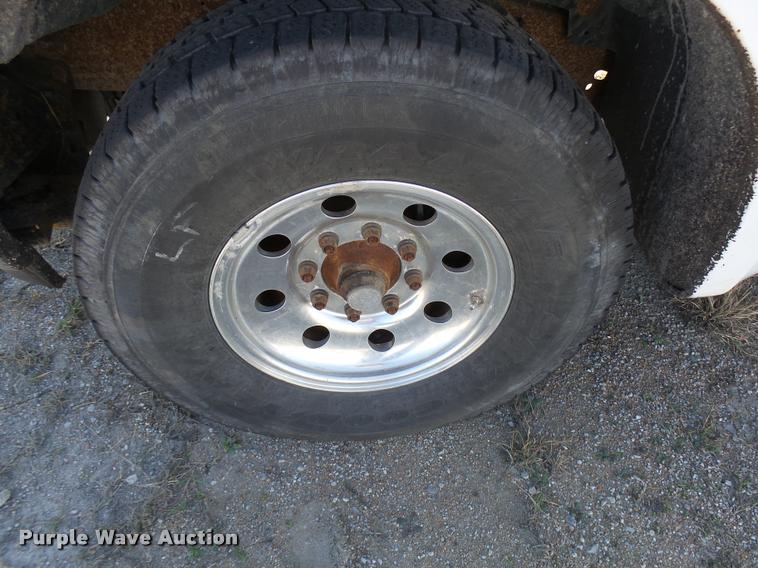 image for item DB2336 2001 Ford F250 Super Duty SuperCab pickup truck