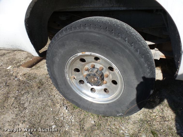 image for item DB2336 2001 Ford F250 Super Duty SuperCab pickup truck