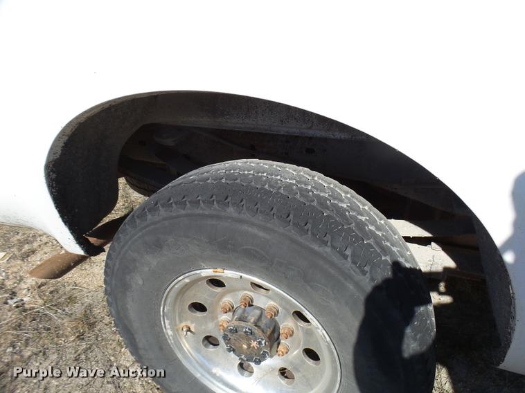 image for item DB2336 2001 Ford F250 Super Duty SuperCab pickup truck