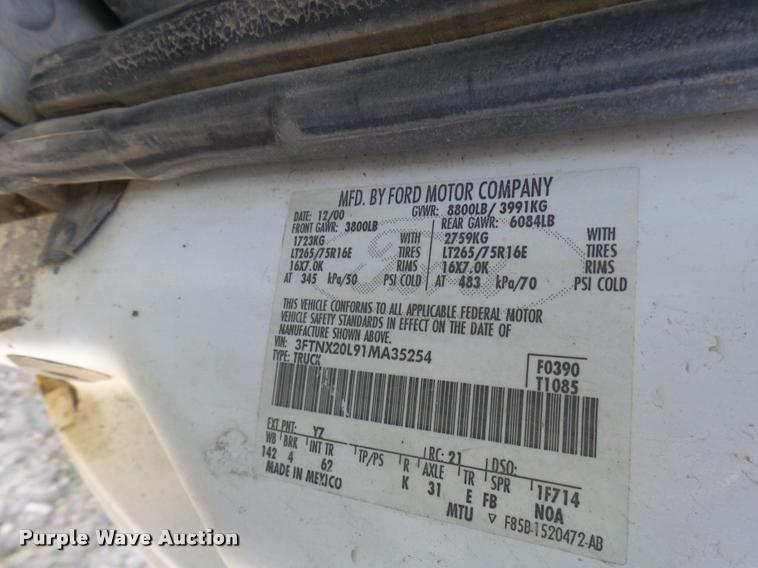 image for item DB2336 2001 Ford F250 Super Duty SuperCab pickup truck