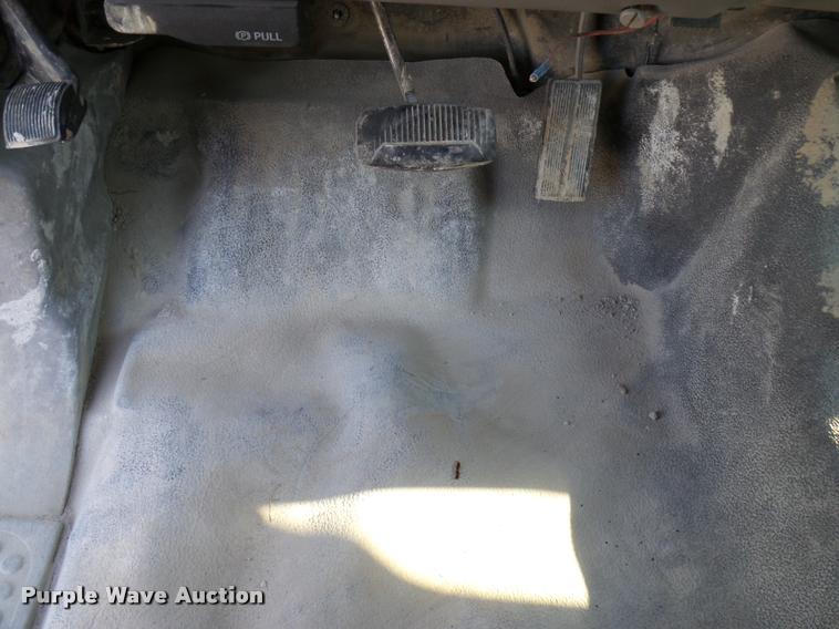 image for item DB2339 2001 Ford F250 XLT SuperCab flatbed pickup truck