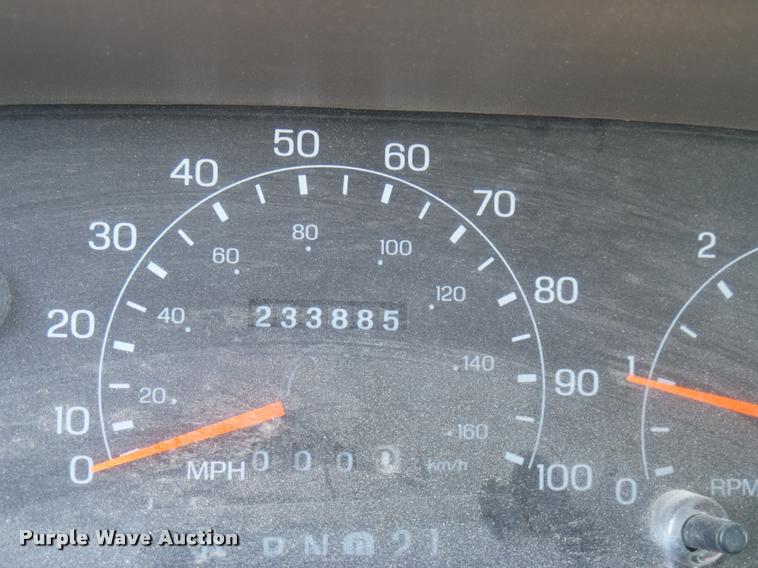 image for item DB2339 2001 Ford F250 XLT SuperCab flatbed pickup truck