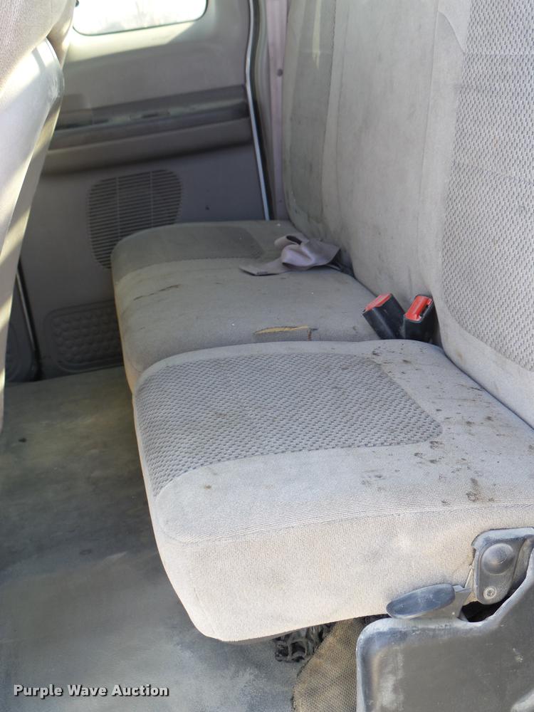 image for item DB2339 2001 Ford F250 XLT SuperCab flatbed pickup truck