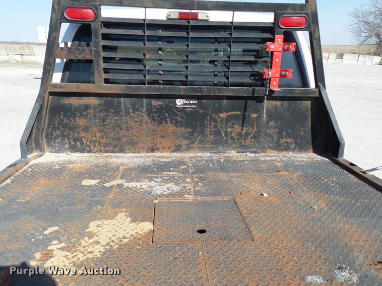 image for item DB2339 2001 Ford F250 XLT SuperCab flatbed pickup truck