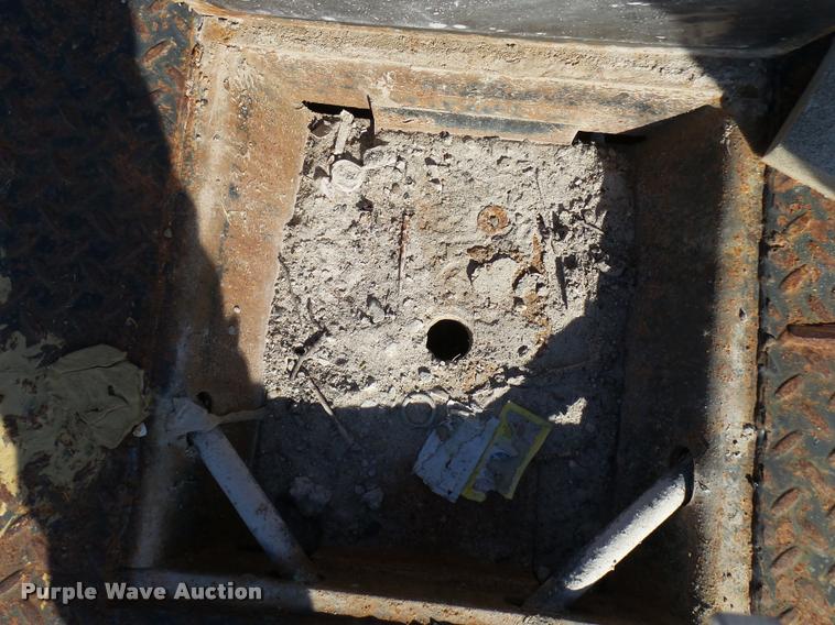 image for item DB2339 2001 Ford F250 XLT SuperCab flatbed pickup truck